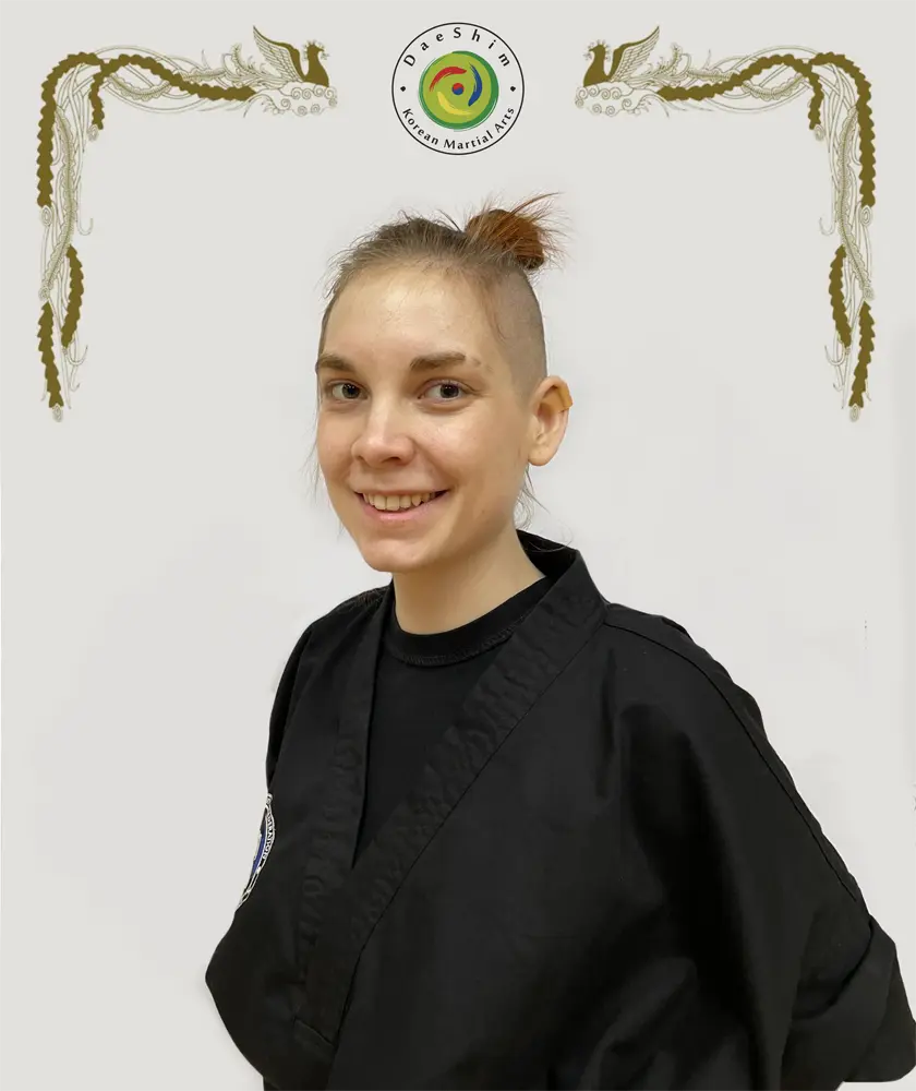 Portrait von Maxim Sonnet, Übungsleiterin der Hapkido Abteilung des VfR Simmern